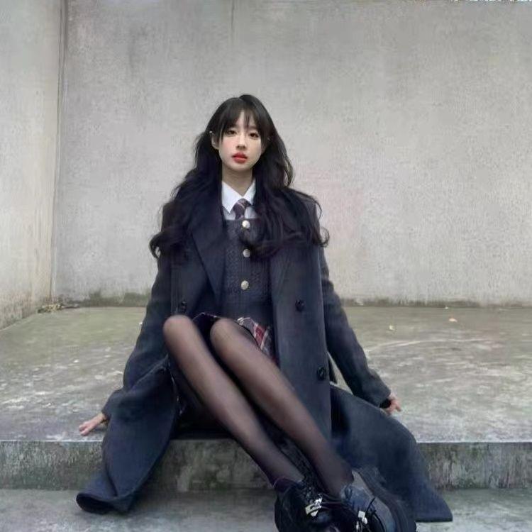 Ein klassischer und eleganter Damen-Wollmantel für einen modischen Winterlook