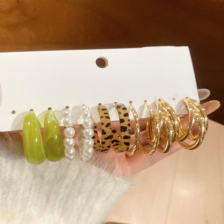 Набор серег-пуссет с круглыми жемчужинами, простые нишевые универсальные серьги, серьги класса люкс для женщин