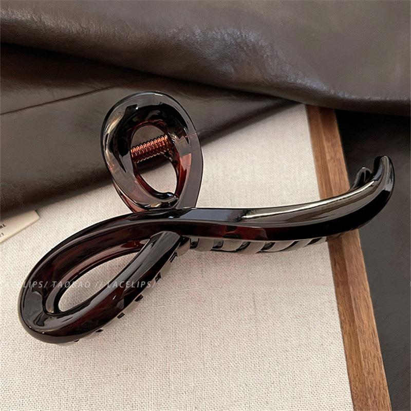 

Love Heart Hair Clip High-Style Back-Of-The-Head Braided Shark Clip Hairpin Headpiece A275