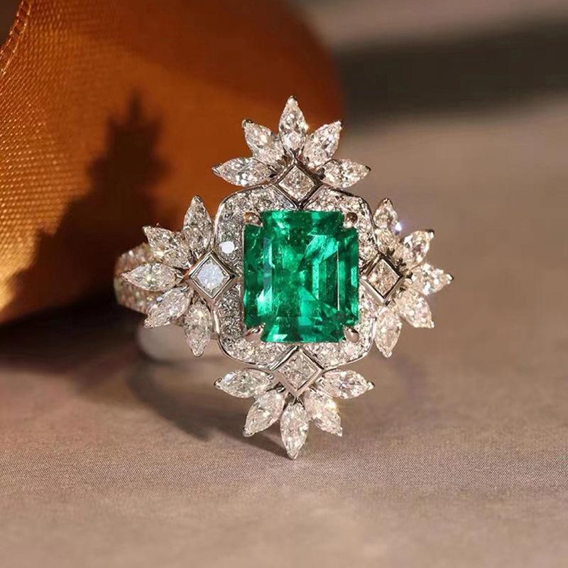 

Luxury French Romantic Snowflake Ring with Women s Design Sense, Featuring Square Blooming Green Zircon Flowers As Accessories 6