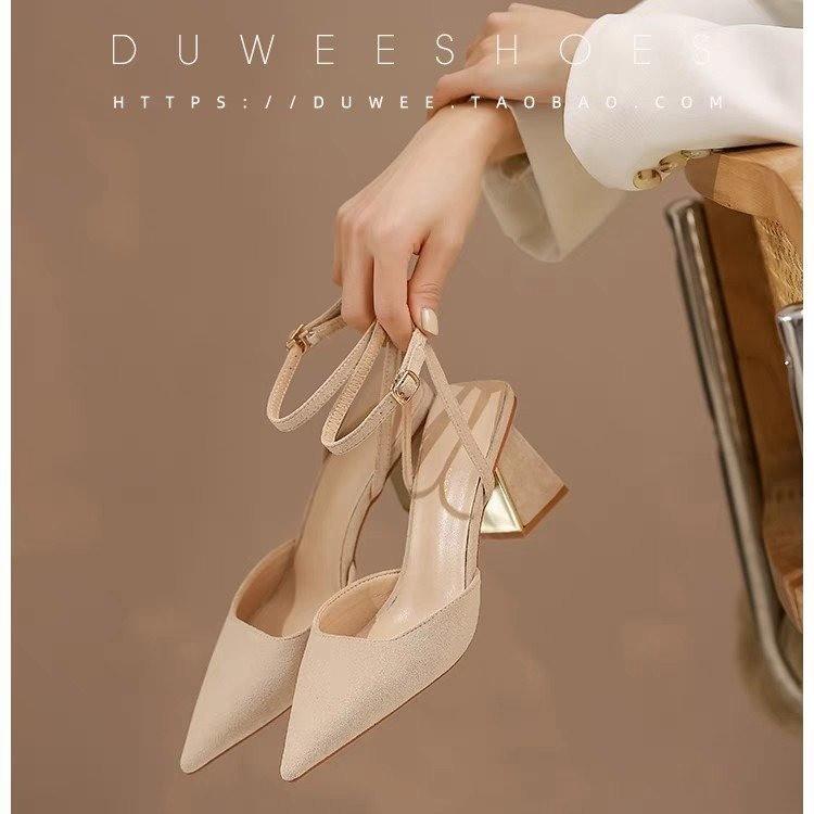 

Французский стиль сумка голова сандалии женские лето 2025 новые однословная пряжка высокие каблуки телесный толстый каблук туфли-лодочки 40