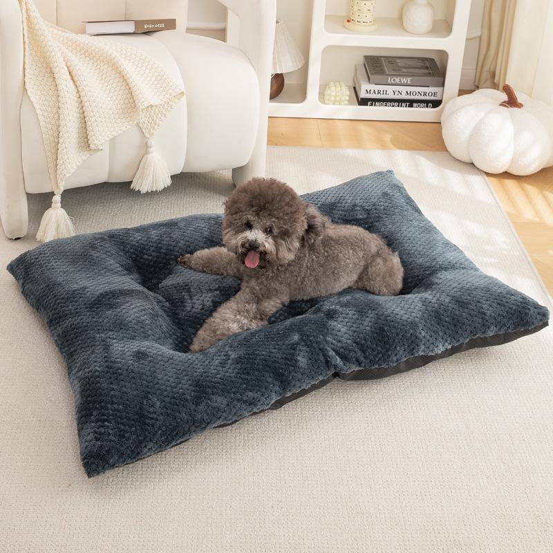 Plush Winter Pet Mat: Warm Dog Bed & Cozy Cat Nest