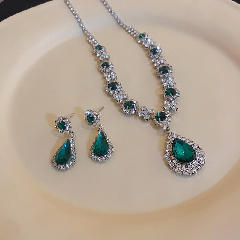 

Diamond splicing water drop pendant earrings necklace set European and American light luxury temperament collarbone chain jewelry women