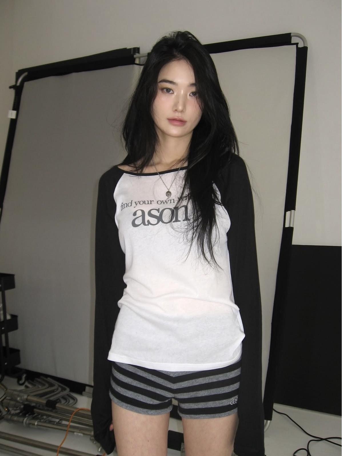 

Korean Style Tencel Fabric Color Block Raglan Sleeve Long Sleeve Women’s T-Shirt One Size чёрный/белый