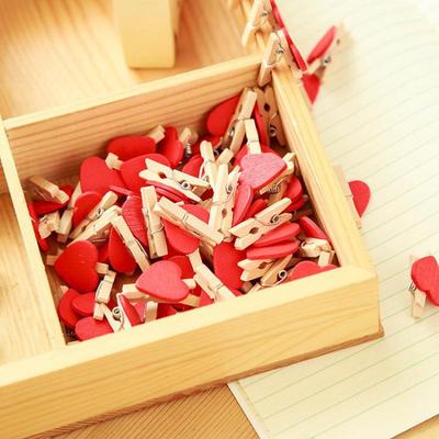 Bunte Holz-Herz-Foto-Clips zur Wanddekoration