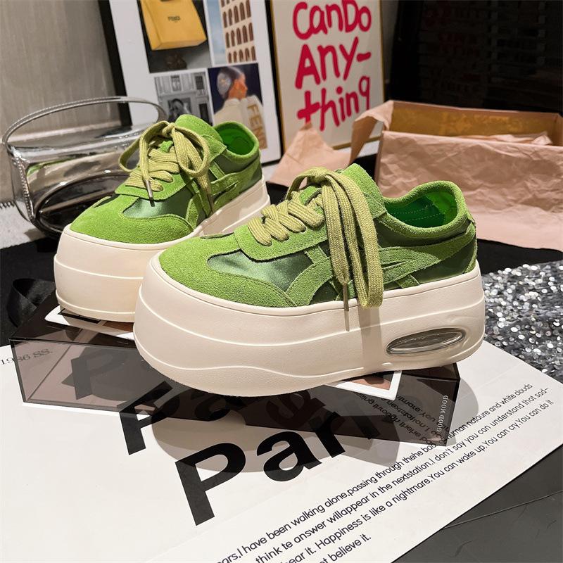 

European thick-soled muffin little white shoes women s 2025 new air cushion bread shoes versatile ultra-light height-increasing sports board shoes 40 зелёный