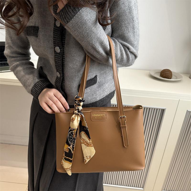 Modern And Sophisticated Large Pu Shoulder Tote Bag For Women With Phone Pocket