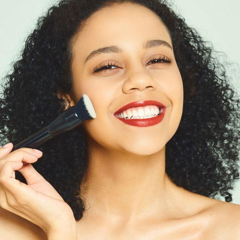

010 Diagonal Foundation Brush