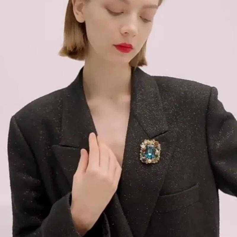 Women Trendy Classic Pearl Square Brooch Pin Luxury Vintage Badges Lady Clothing Decor Jewelry Gift