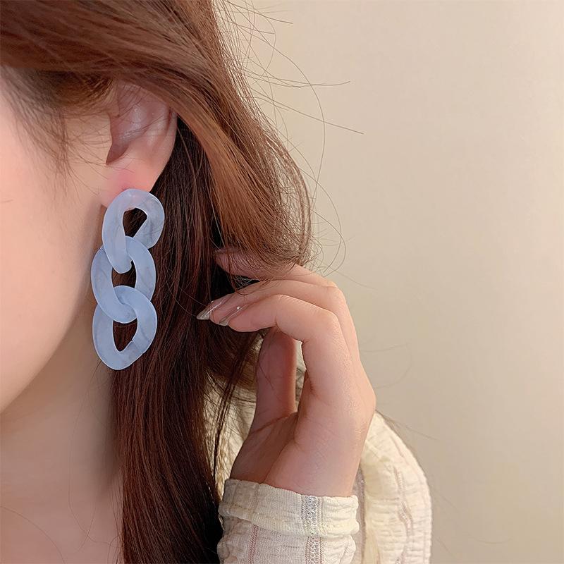 

Новые универсальные серьги с увеличенной и персонализированной длинной цепочкой из матовой смолы