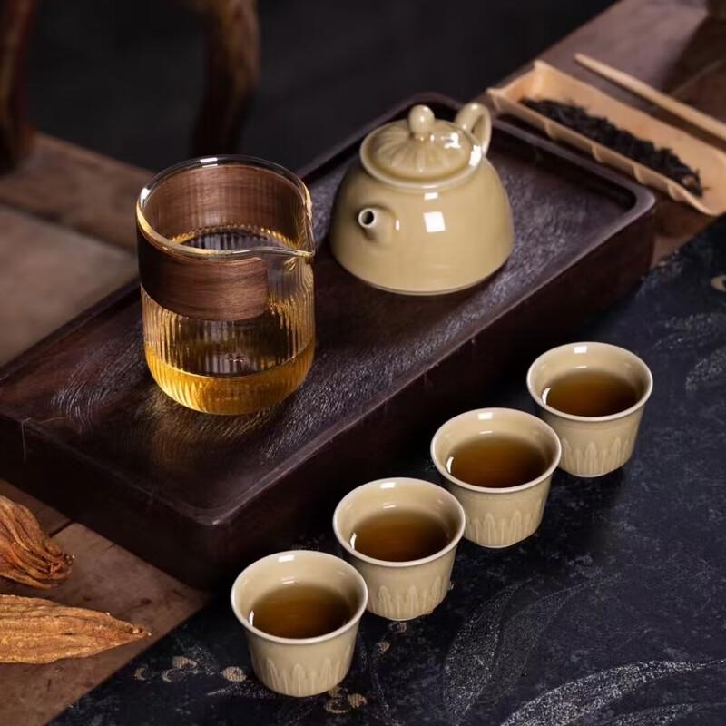 Yi Hu De Chinese Pottery Tea Set with Banana Leaf Design