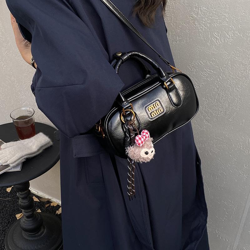 Niche Texture Bowling Small Bag 2025 Autumn New Fashionable Foreign Style Hand Carry Small Square Bag Commuter Messenger Bag