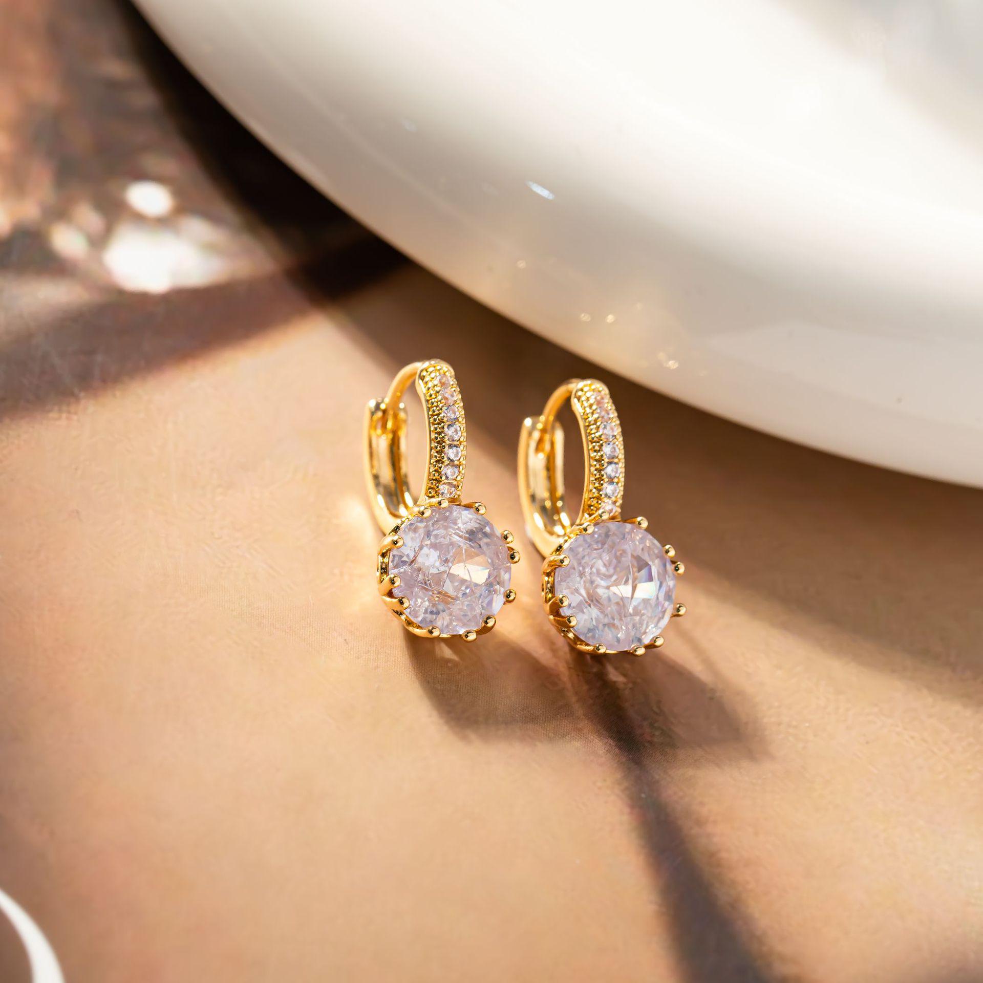 European  American Round Heart Shaped Shiny Zirconia Stud Earrings - Elegant, Versatile, Classic Ear Drops