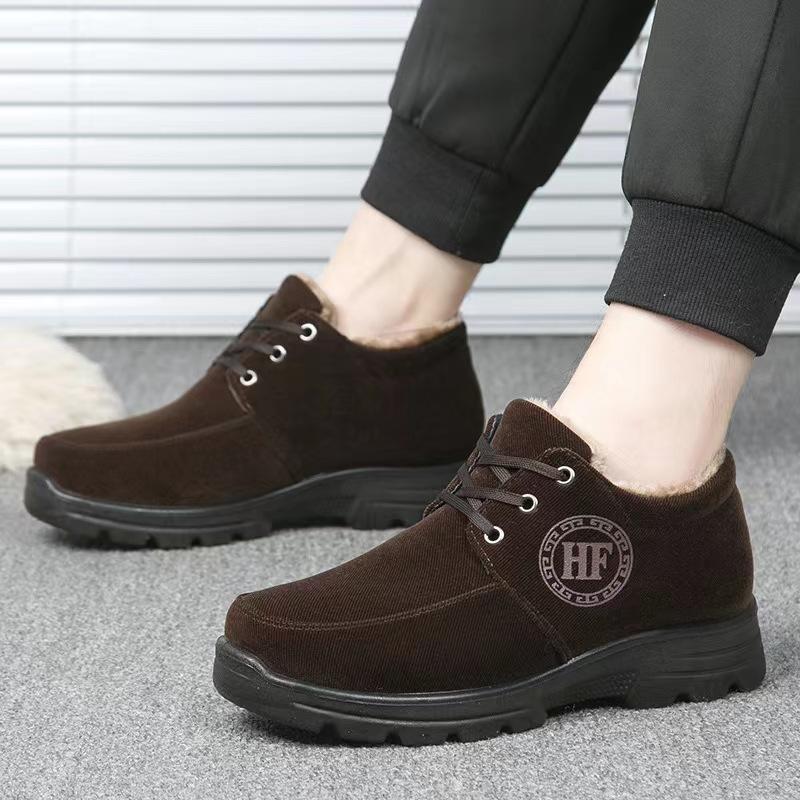 Zapatos de algodón de invierno para hombre nuevos zapatos de terciopelo para hombre del viejo Pekín zapatos engrosados suela ligera antideslizante terciopelo zapatos cálidos engrosados