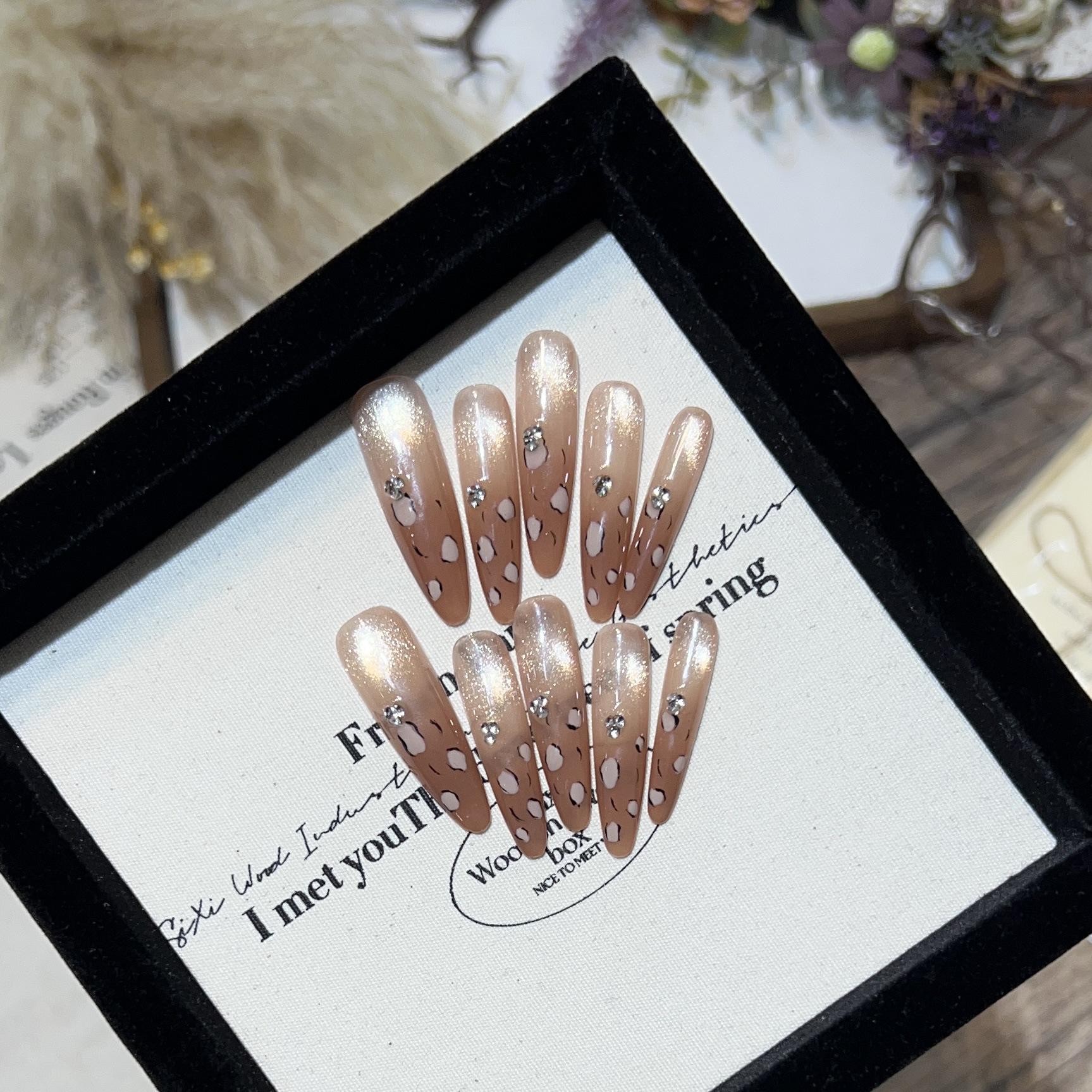 

Роскошные леопардовые ногти-кошачий глаз французский кофе для осени/зимы M - Medium