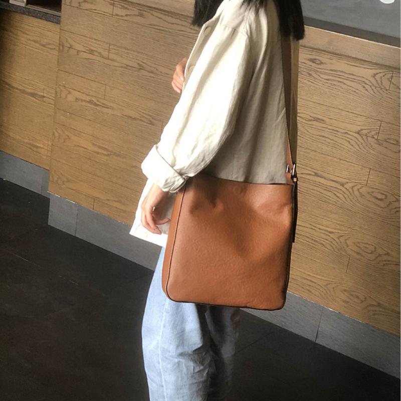 Leisure Women Big Bag Genuine Leather Wide Belt Bucket Bag Soft First Layer Cowhide Shoulder Bag