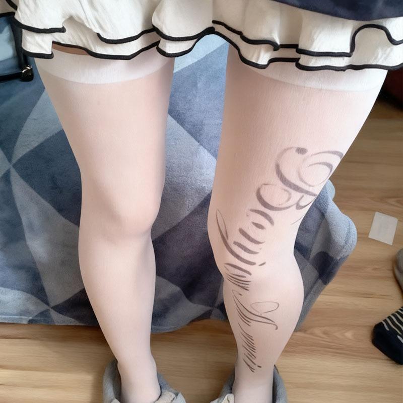 Neue Harajuku Weiße Buchstaben Druck Socken Gothic Retro Stil Y2K Emo Mode Kawaii 2000er Schlank Sitzende Kniestrümpfe für Cosplay Niedlich