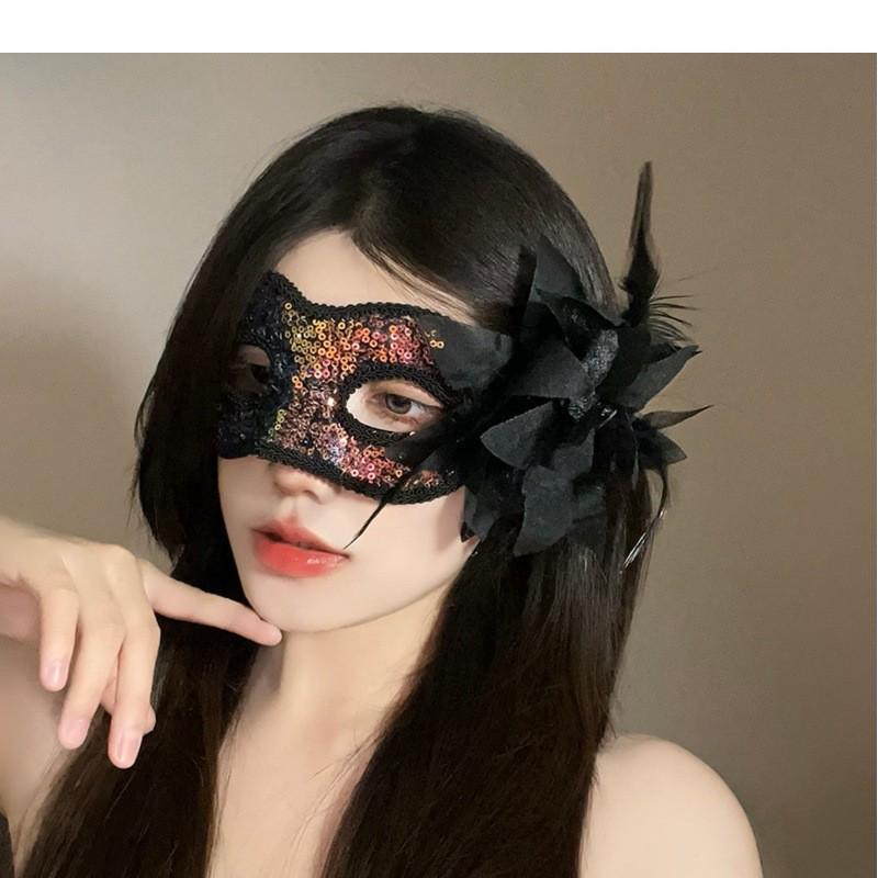 Sexy Spitzen-Halbmaske mit Federn - Halloween-Make-up Maskerade-Party-Accessoire