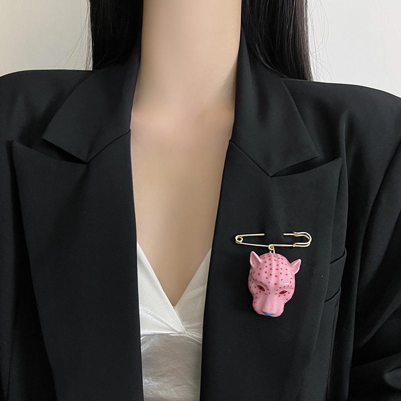 Elegant Enamel Leopard Head Brooch For Women Luxury Vintage Queen Style Pin Accessory Daily Party Accessory