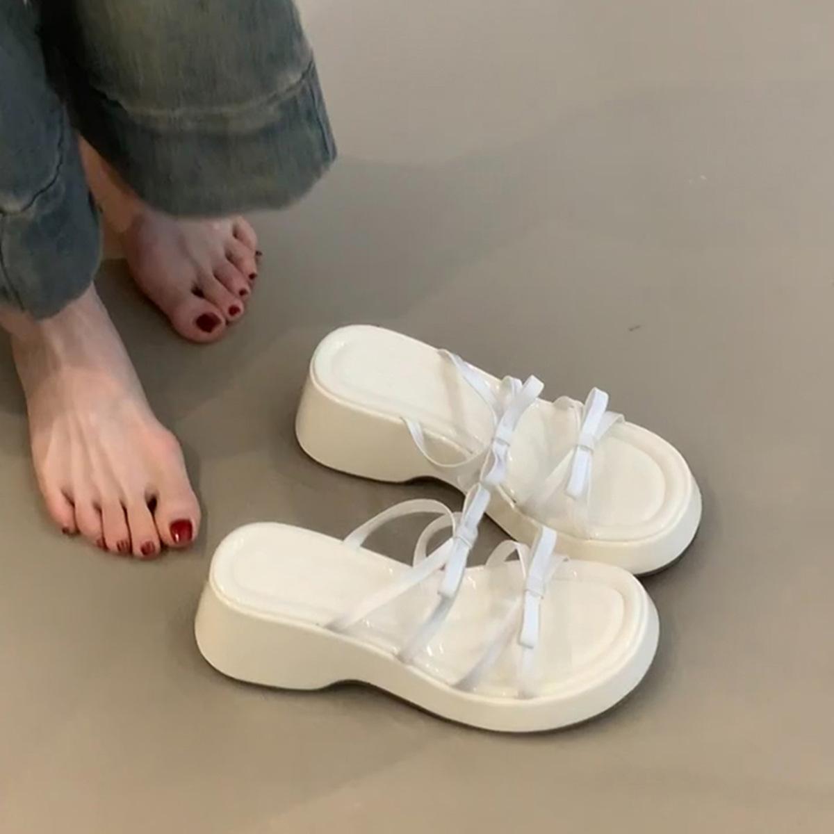 

Маленькие толстоподошвенные тапочки-шлепанцы на платформе, женские нежные и милые с бантом, с открытым носком, для ношения в прохладную погоду 40