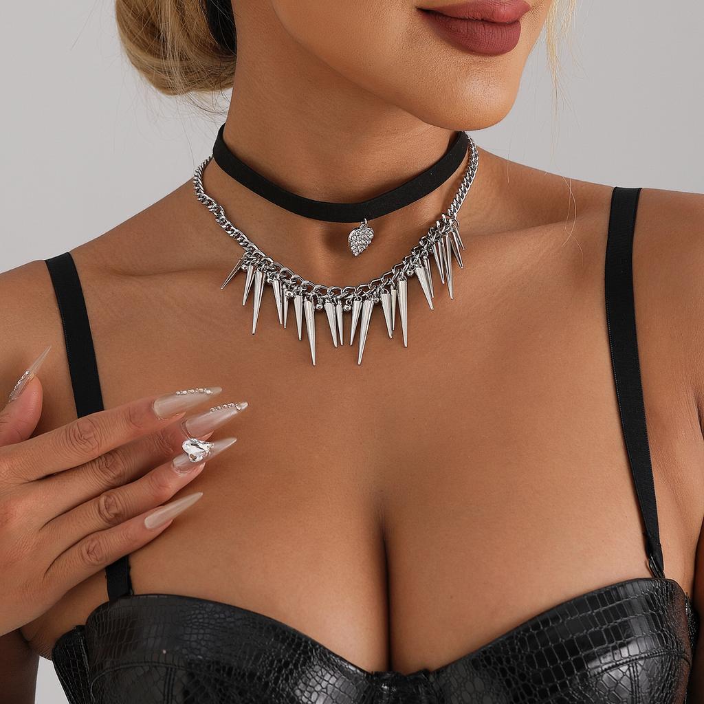 Heart Pendant Punk Tapered Rivet Collarbone Chain Necklace Y2k Girl Jewelry Accessories