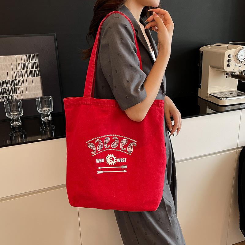 Niche Design Casual Fashion Foreign Style Large Capacity Tote Bag 2025 Summer New Personalized Women's Shoulder Bag