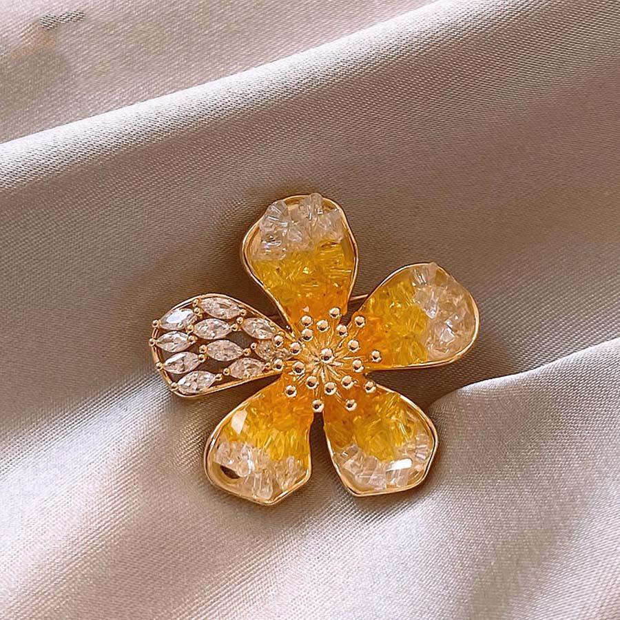 Elegant Pearl Brooch for Women's Suits - High-End Jewelry Pin
