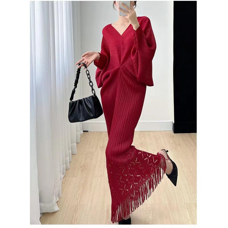 Miyake Pleats Batwing Sleeve V-Neck Long Dress with Tassel Details for Summer 2025