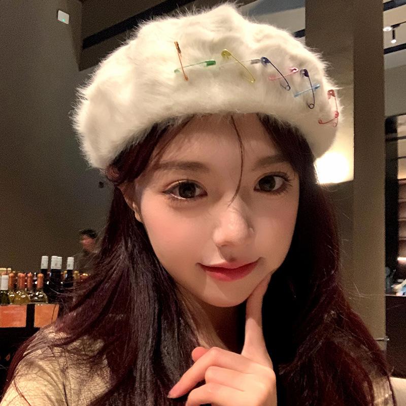 

Шляпа Женская Осенне-зимняя Плюшевая Шляпа Милый Берет Женская Брошь Дофаминовая Вязаная Шляпа Художника M（54-58cm）