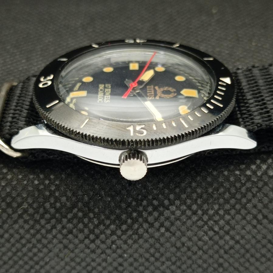 CEAS DE MÂNĂ BĂRBĂTESC ELVEȚIAN TITUS REFURBISHED BEZEL MOBIL CADRAN NEGRU 40MM a425319-2 RL-a425319