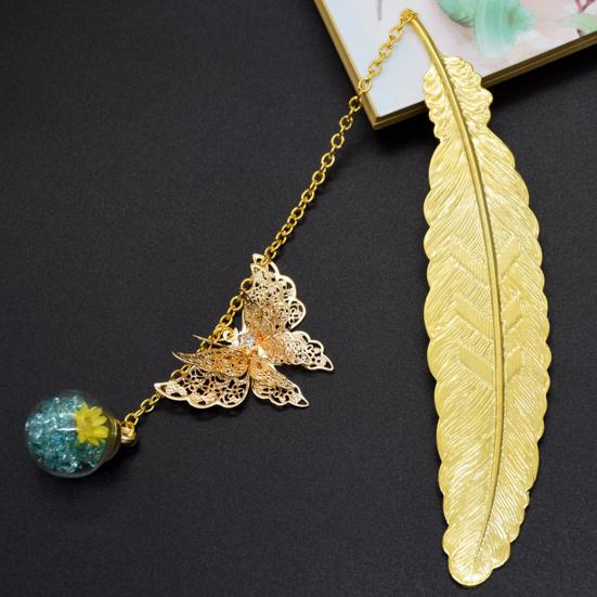 Bookmark Vintage Metal Feather Bookmark Realistic 3D Butterfly Pendant Dried Flower Book Lovers Teachers Gift Book Accessories with Gift Box