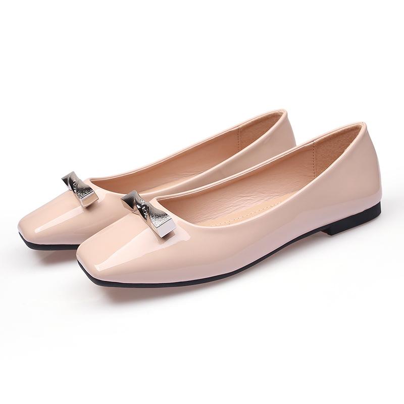

Plus Size 35-44 Women Flats Shoes Metal Decoration Ballet Shoes Office Lady Slip on Patent Leather Loafers Female Boat Shoes 44 бежевий