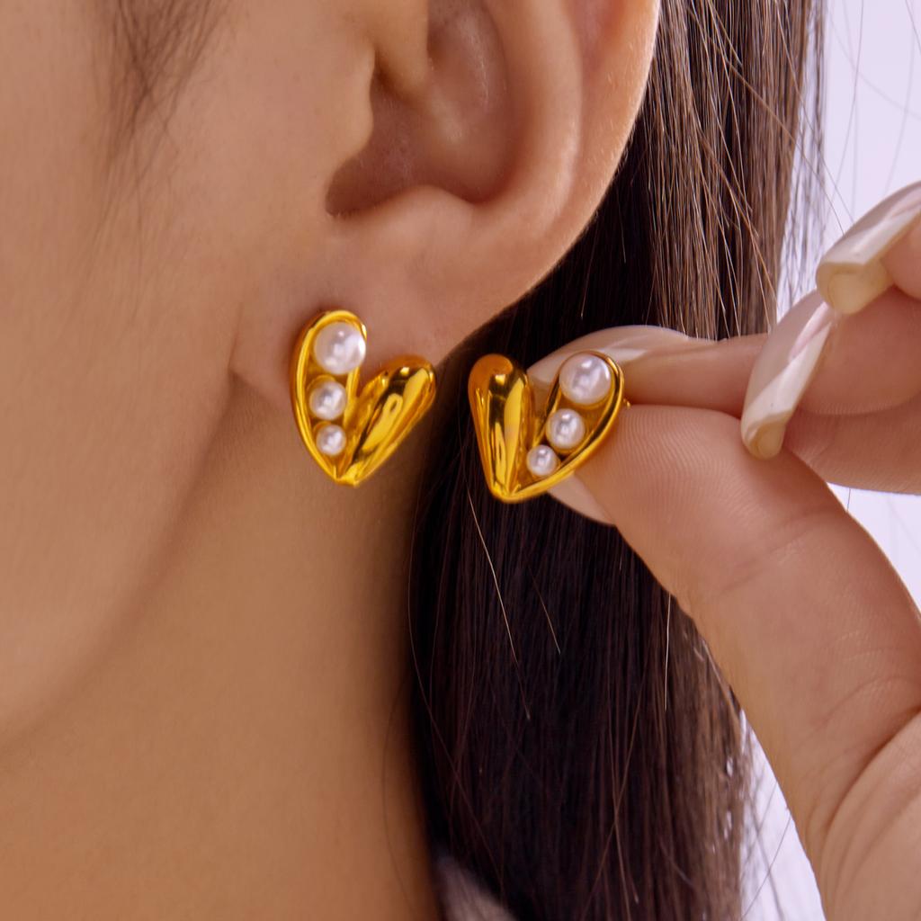 Bohemian Stainless Steel Heart Stud Earrings for Women Romantic Simple Flower Imitation Zircon Ear Zircon Daily Wear Zircon