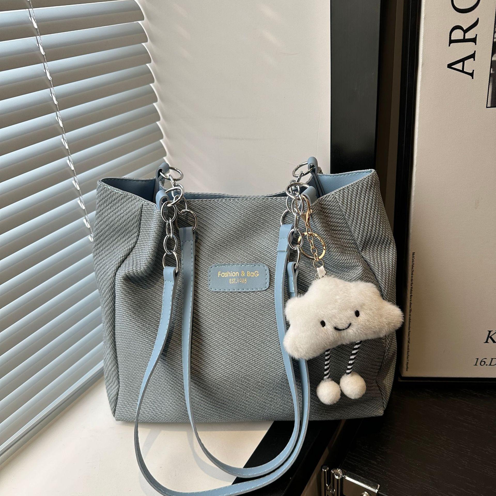 

Сумка подмышку 2025 новая большая вместимость студенческая сумка для занятий женская красивая на одно плечо нишевый дизайн сумка-тоут для поездок на работу Without pendant