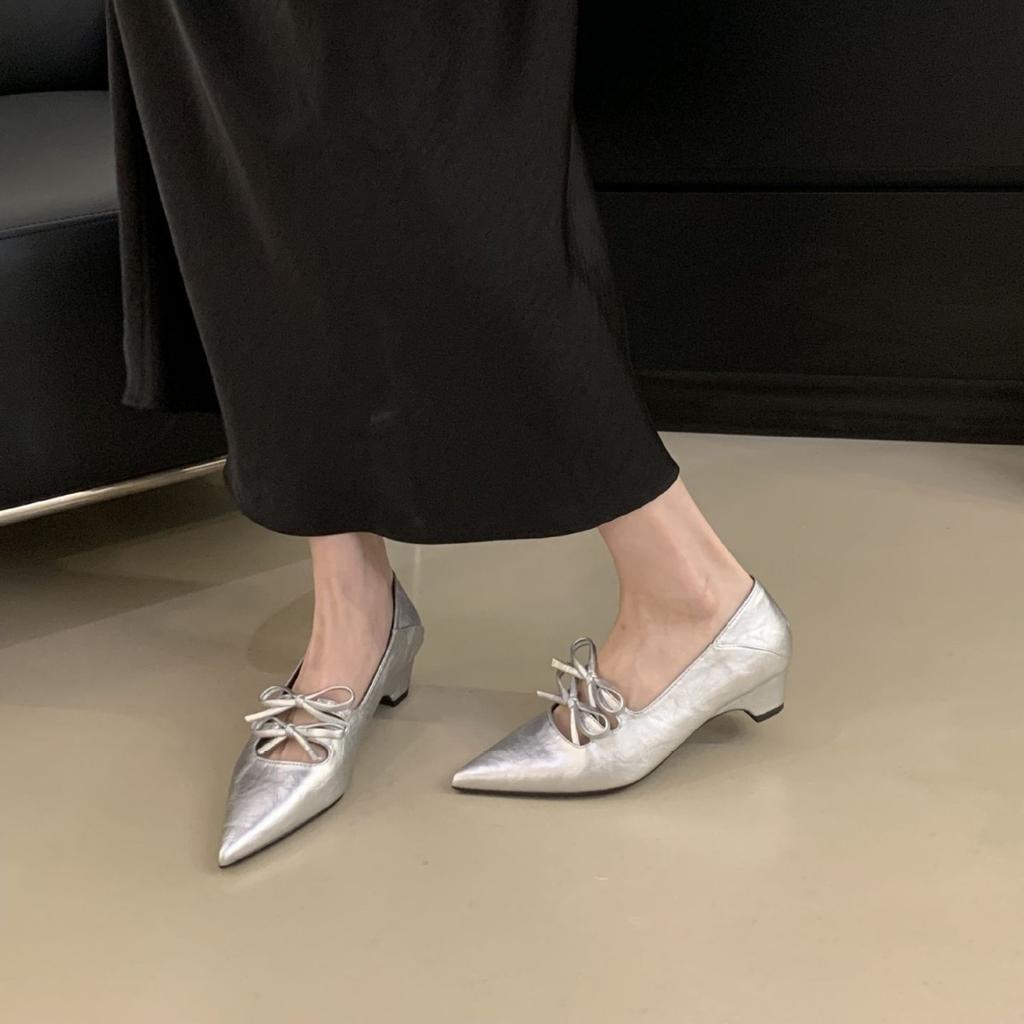 2025 Autumn New Pointed Head Shallow Mouth Low Heel Single Shoes Bow Lace Up Thick Heel Medium Heel Women's Shoes Versatile Small Leather Shoes