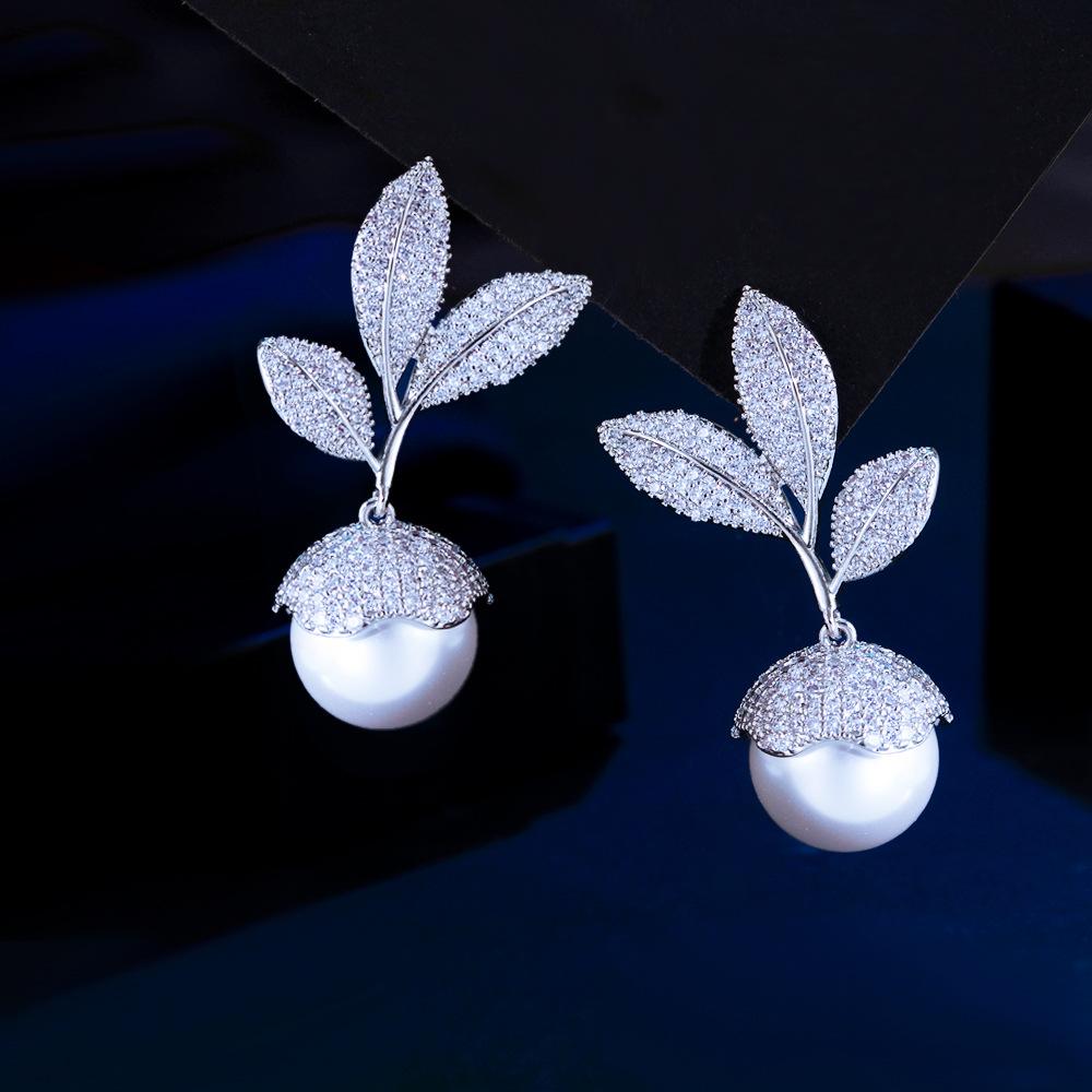 Needle Light Luxury Elegant Temperament High-End Pearl Earrings Slightly Inlaid Zircon Leaf Pearl Earrings