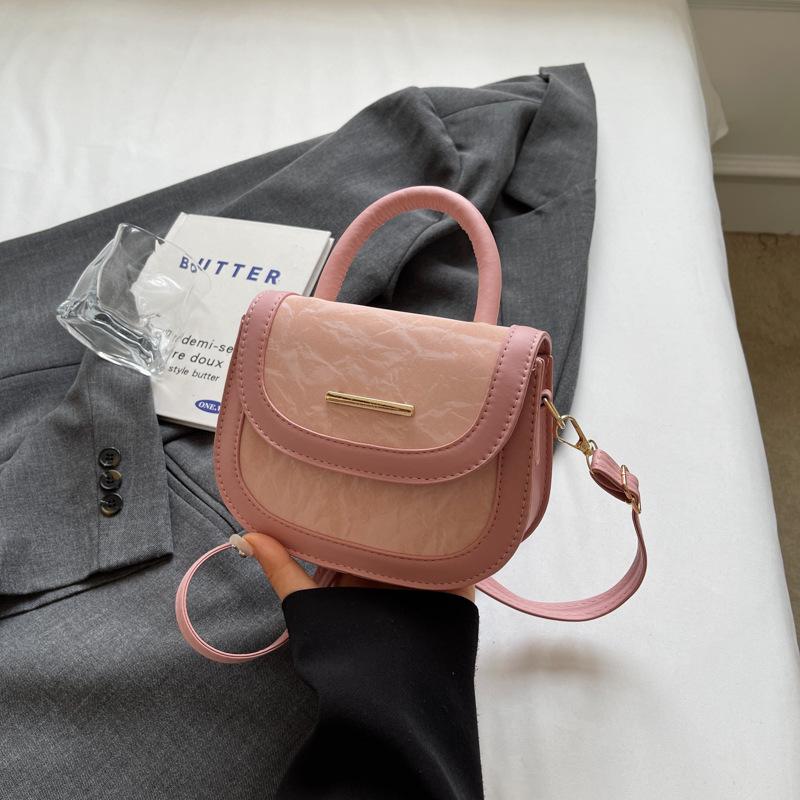 

Темпераментна модна сумка через плече з нішевим дизайном ретро-сідельна сумка 2024 літня нова модна корейська версія сумки-месенджера рожевий