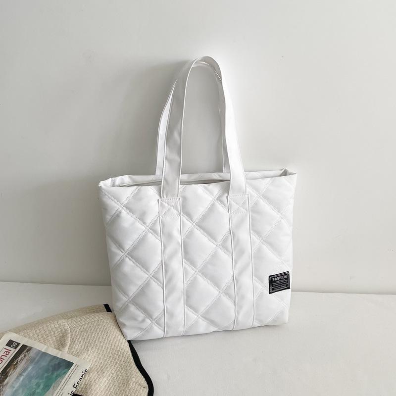

2024 Trendy Solid Color Large Quilted Shoulder Bag for Women - Simple Oxford Cloth Design белый