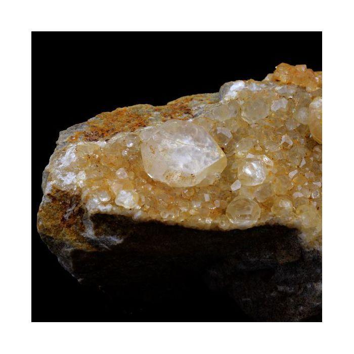 Pierres et Minéraux. Calcite. 1722.0 ct. La Sambre Quarry, Landelies, Belgique.