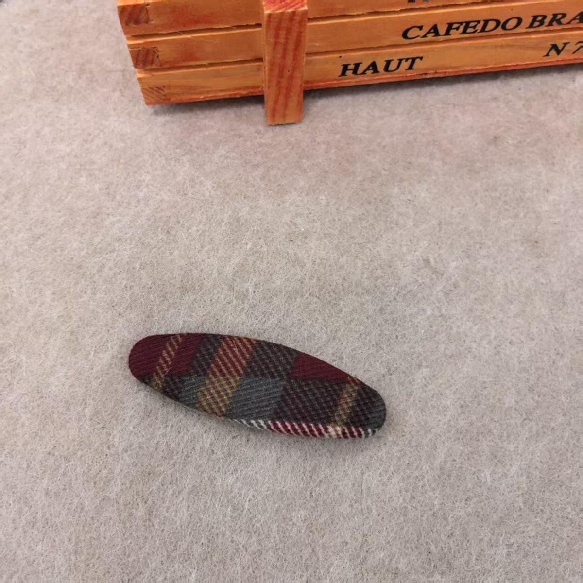 

Elegant Retro Plaid BB Hair Clips for Women - Wispy Bangs & Side Styling Accessories