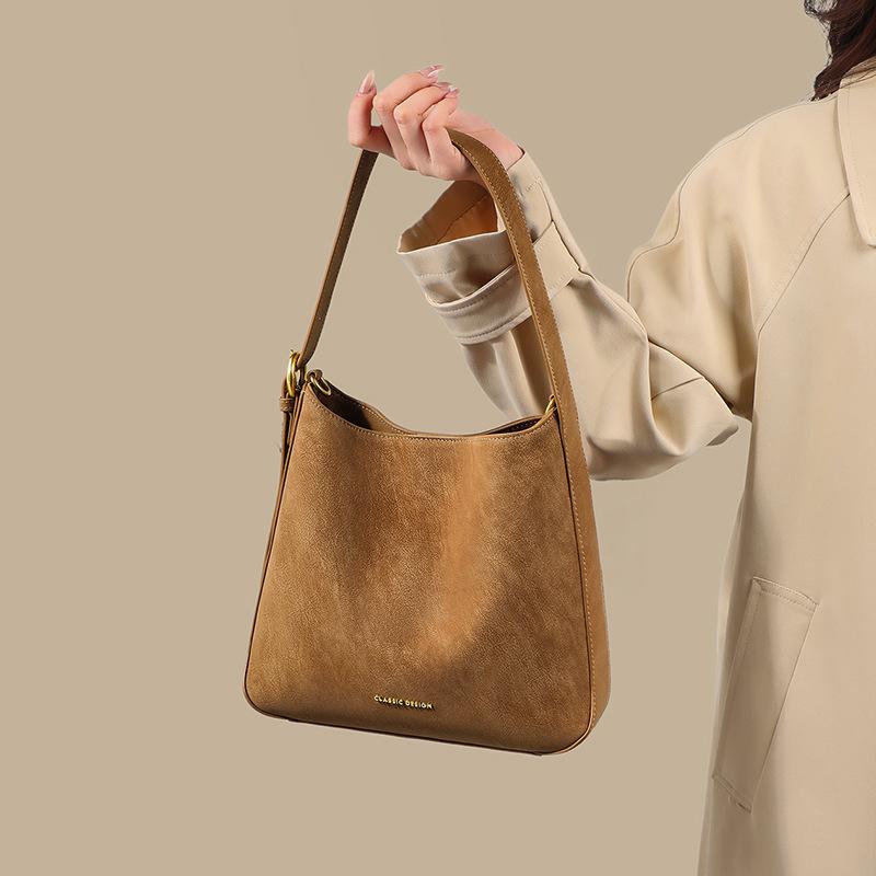 

Bag women s new women s bag autumn and winter old pattern soft leather bucket bag shoulder bag large capacity underarm handbag
