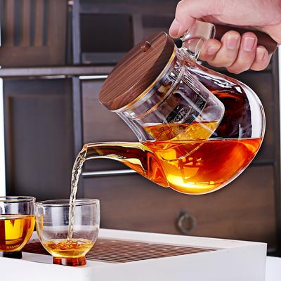 1ks Tlačítkový Skleněný filtr Čajová konvička Ořech Dřevo Rukojeť Novinka Konvička Velmi pohodlné použití Plná skleněná vložka Oddělovací šálek na čaj a vodu pro domácí Ki