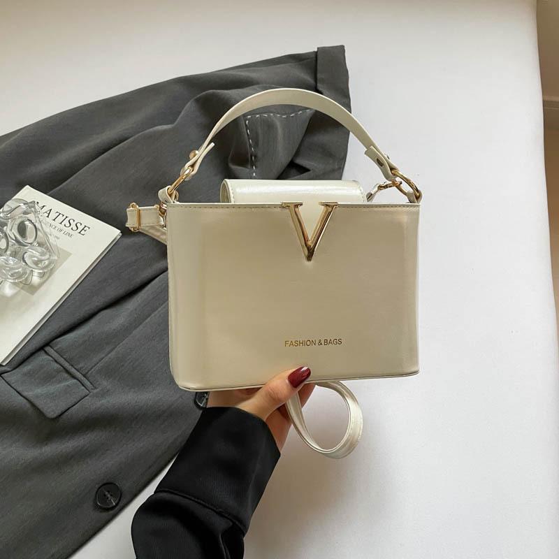 New 2025 Simple V-shaped Decoration Portable Ins Fashionable Foreign Style Shoulder Crossbody Trendy Bucket Women's Small Bag