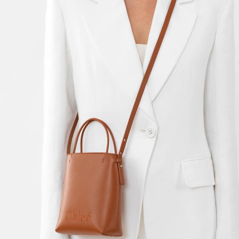Chloe Sense Gesticktes Logo Verstellbarer Schultergurt Glänzendes Kalbsleder Tragetasche Einkaufstasche Umhängetasche Mini Damen Tote Braun CHC23-UP873I10-247