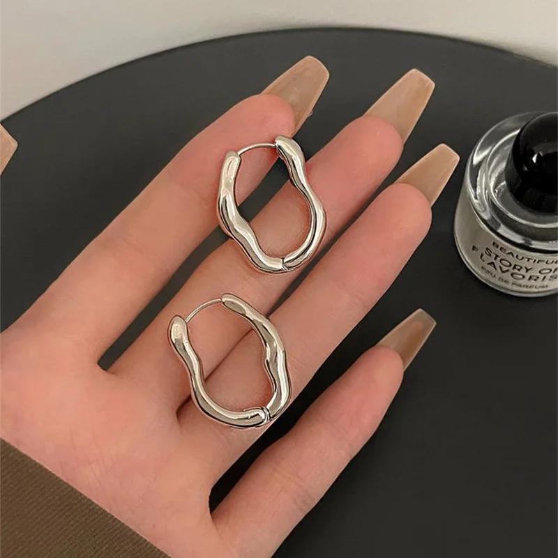 

Minimalist Wavy Earrings! Gold and Silver Two-Color Stereo Line Design Fashionable and Versatile, Suitable for Daily Clothing срібний