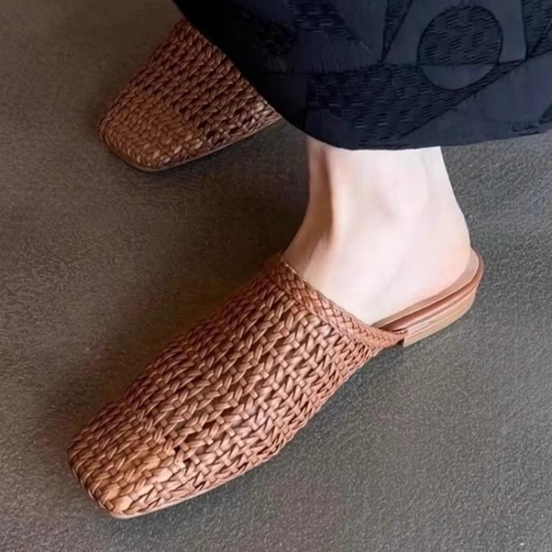 Fashion Ladies Shoes 2025 Closed Toe Women's Slippers Fashion Outdoor Casual New Hollow Out Light Soft Bottom Best Seller Flat Slippers
