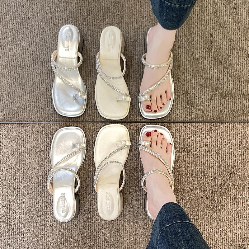 Set of toe rhinestone thick heel cool slippers women's outer wear pearl middle heel summer wind new 2025 toe sandals