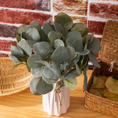 6 Stück künstliche Eukalyptusblätter, grüne Stängel, realistisch aussehende, lebendige Farben, natürliche, wartungsfreie gefälschte Pflanzen, grünes Dekor