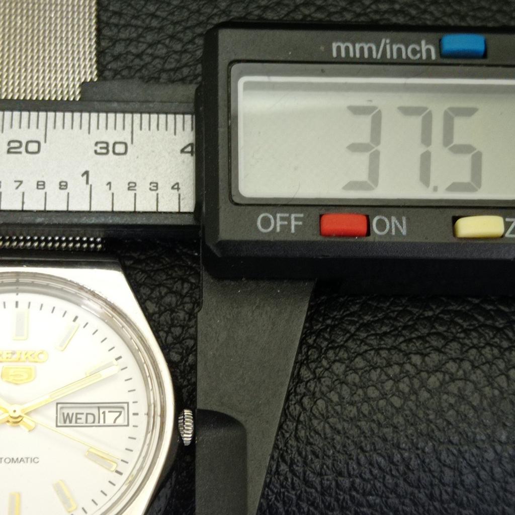 AUTOMATIC VINTAGE SEIKO 5 JAPAN MENS WHITE COLOR DIAL WATCH A701254-5 R206a-a701254