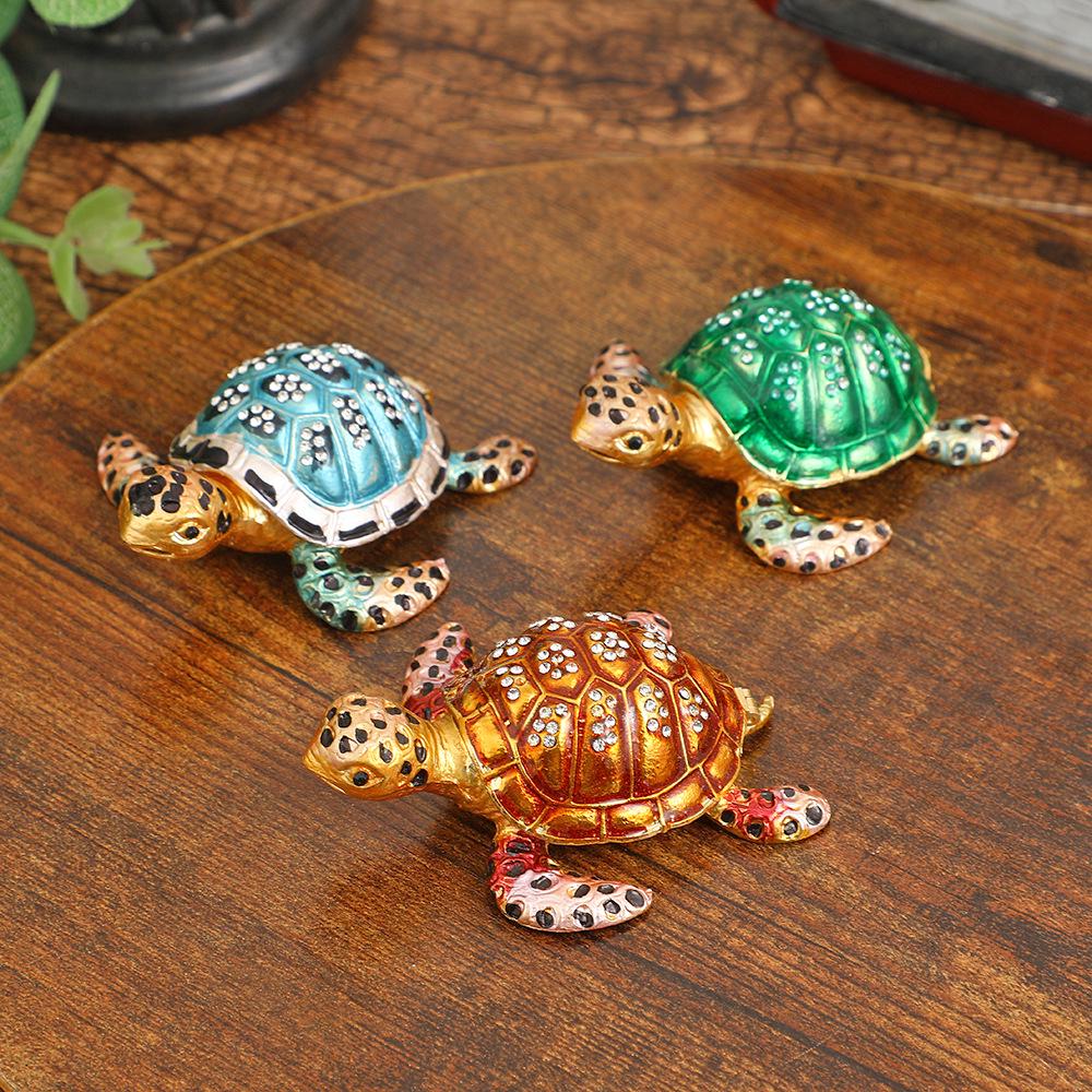 

Украшение в виде черепахи с бриллиантами, эмалированная шкатулка-кольцо для декора спальни 7.5 x 7 cm